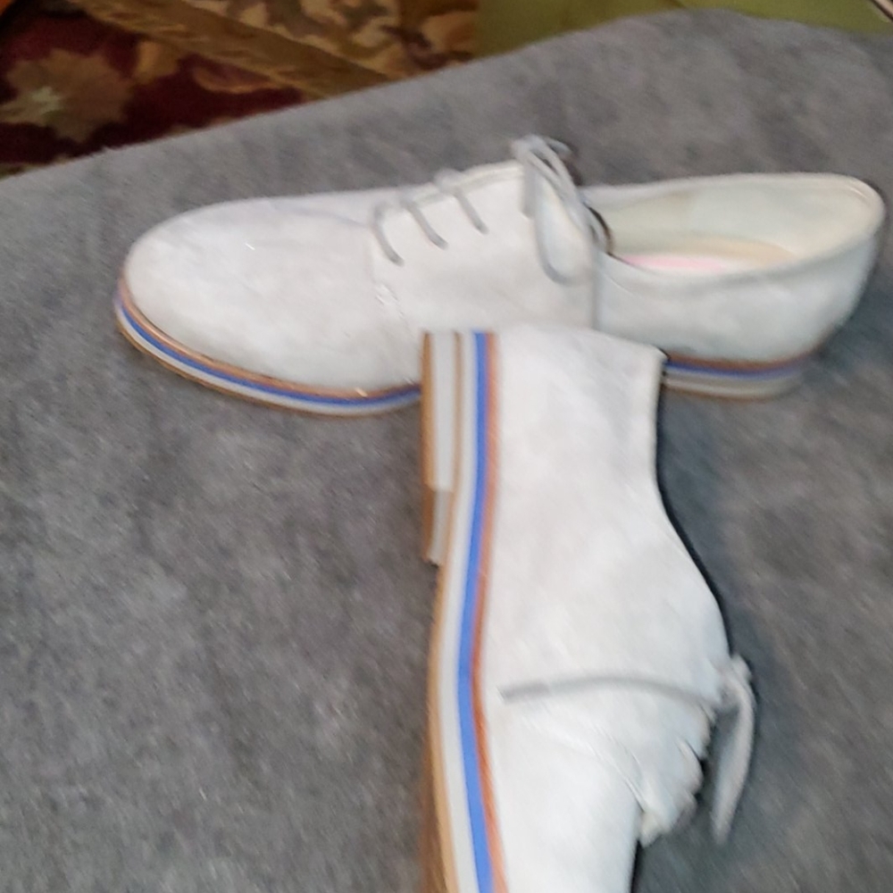 Shoes - Picture 2 of 4